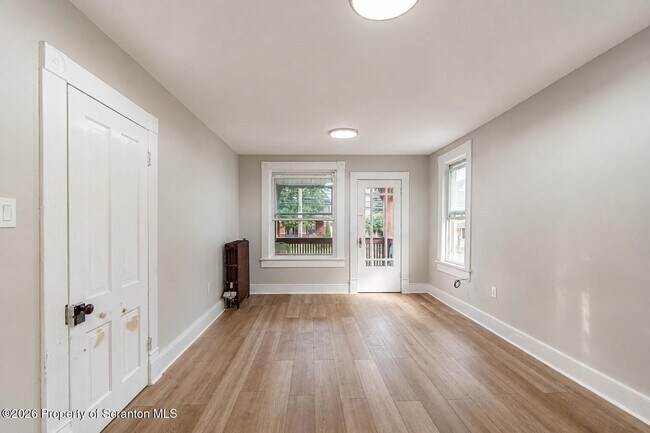 Building Photo - 1729 Sanderson Ave