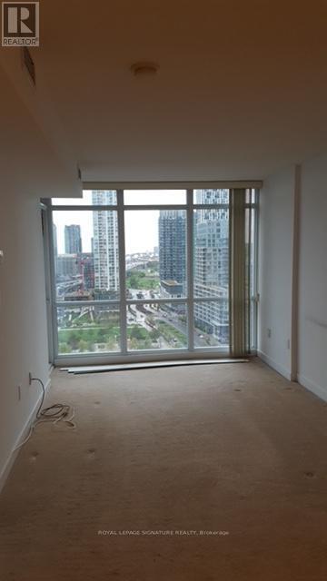 Building Photo - 15 Fort York Blvd