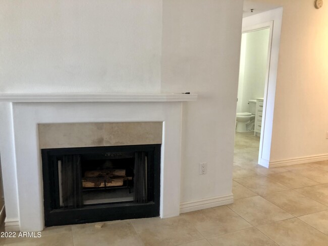 Foto del edificio - 9451 E Becker Ln