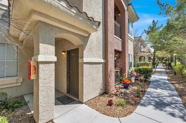 Foto del edificio - 9050 W Warm Springs Rd