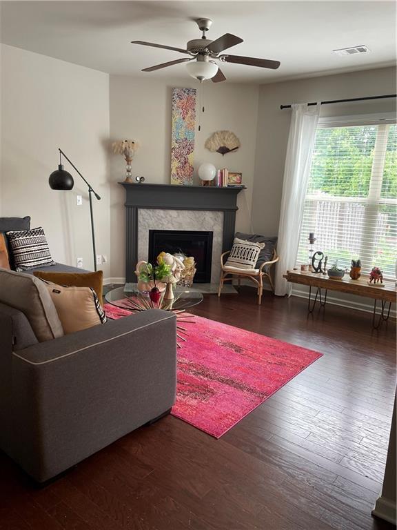 Foto del edificio - 7105 Elmwood Ridge Ct