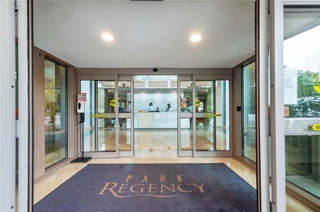 Building Photo - 700 Park Regency Pl NE