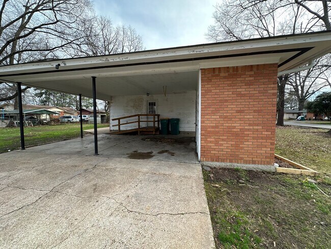 Foto del edificio - Come take a look at this 3-bedroom 2-bath ...