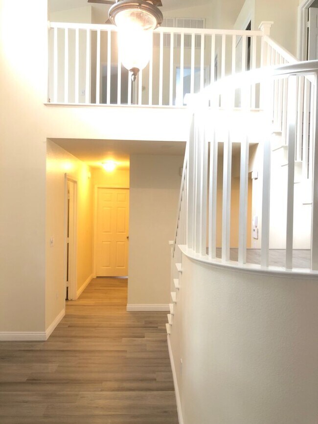Foto del edificio - 8632 Skyward Ct