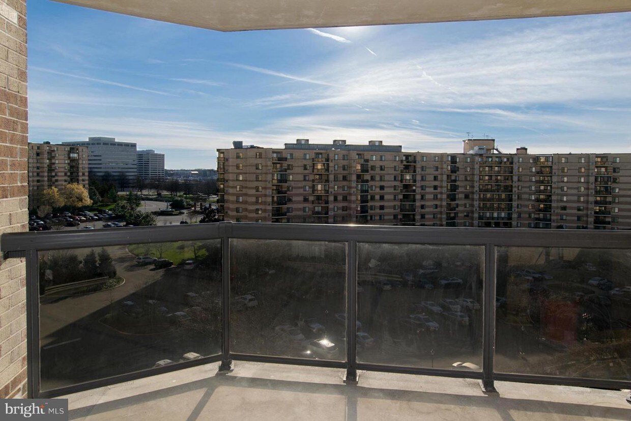 8350 Greensboro Dr Unit 705, McLean, VA 22102 Condo for Rent in