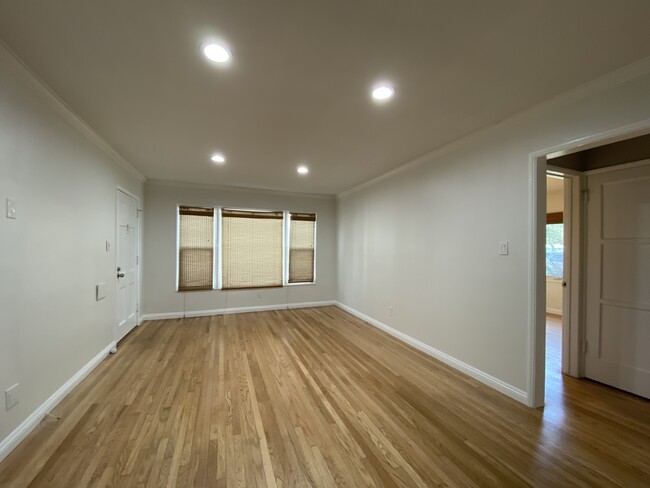 Building Photo - 628 Lincoln Blvd
