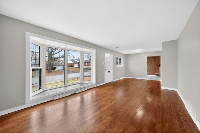 Building Photo - 9475 Yorktown Dr