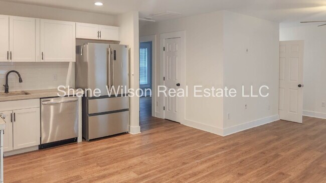 Foto del edificio - Beautiful 3 bed/ 2 bath home!! Newly remodeled with all updated appliances. Fenced in back yard!!