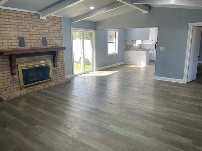 Foto del edificio - 229 Travis Ln