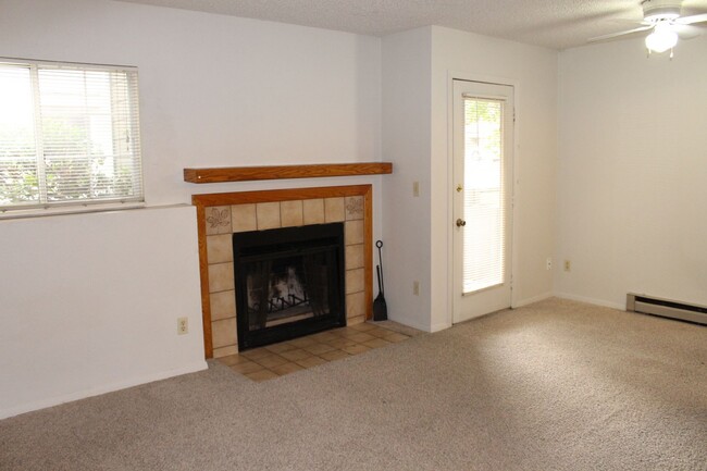 Building Photo - Delightful Two Bedroom Condo near Campus