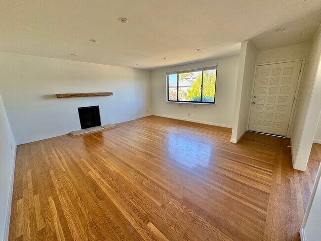 Building Photo - 663 Cypress Ave