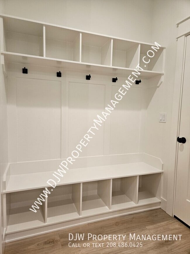 Foto del edificio - 1334 N Meadowglen Ave