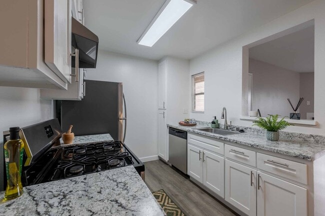 Building Photo - Bentley Parke