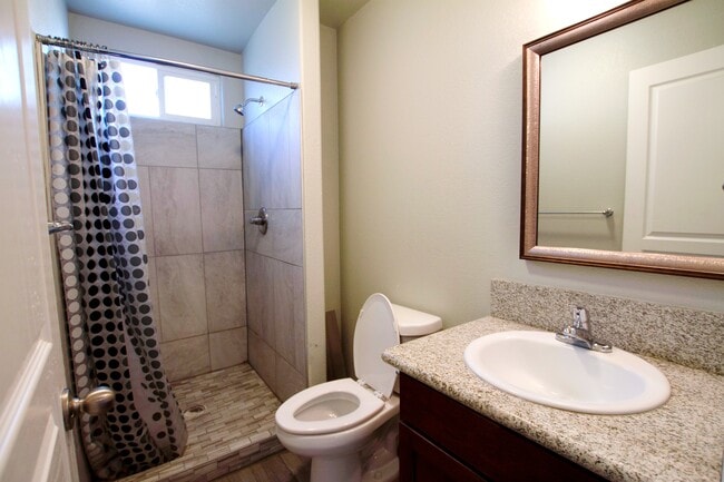 Building Photo - 247 W San Joaquin Ave