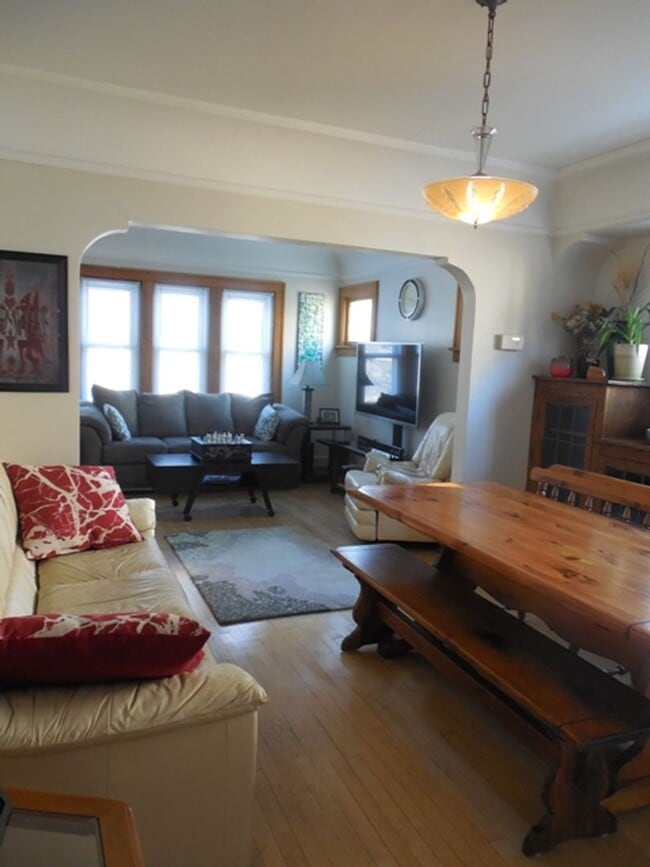 Building Photo - 5923
