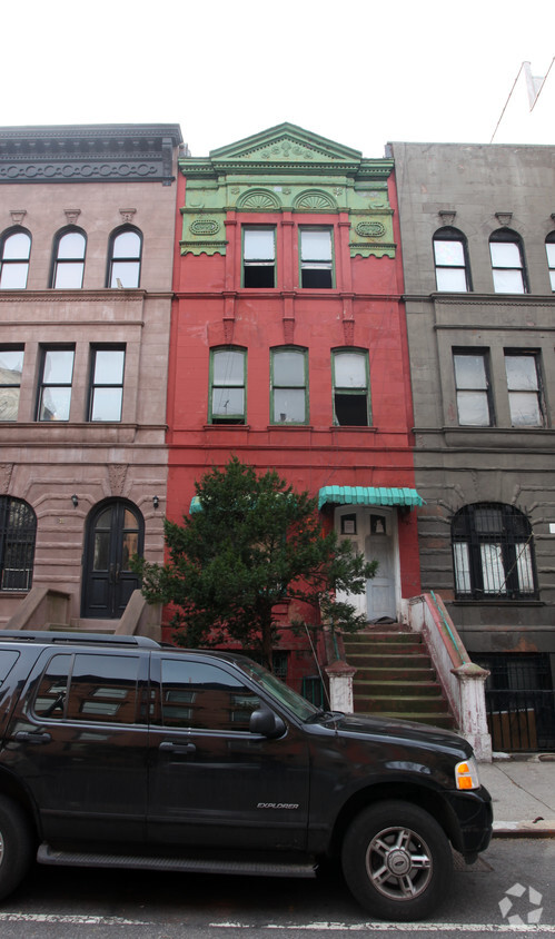 Building Photo - 40 W 119th St