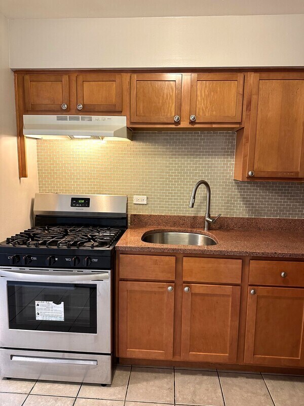 Building Photo - 8635 84th Ct