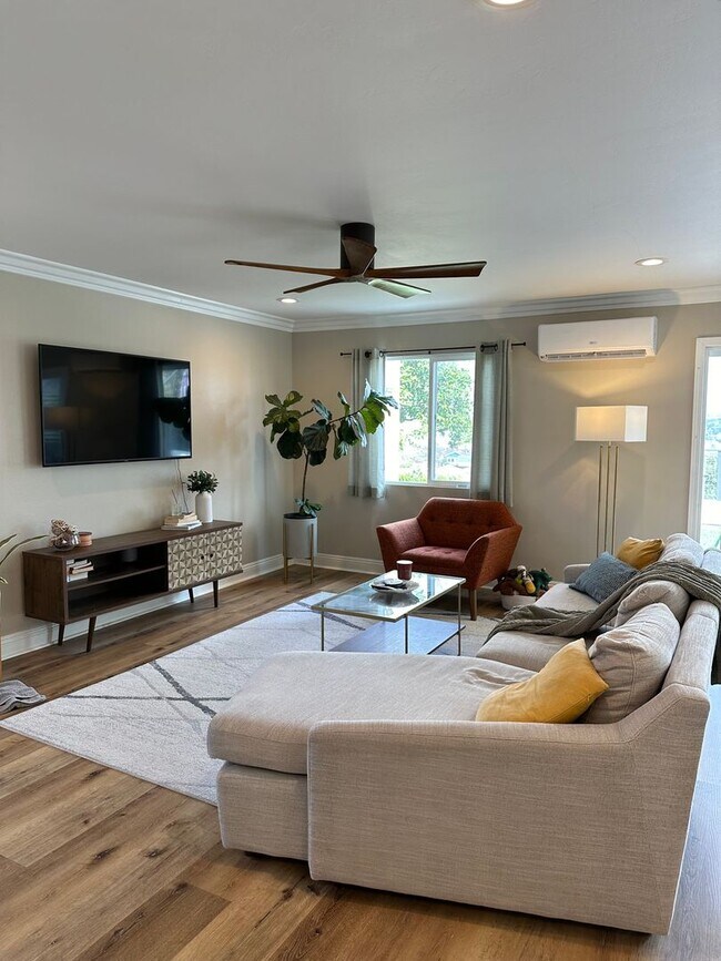 Building Photo - BEAUTIFUL AND SPACIOUS 3 BED - 2 BATH HOUS...