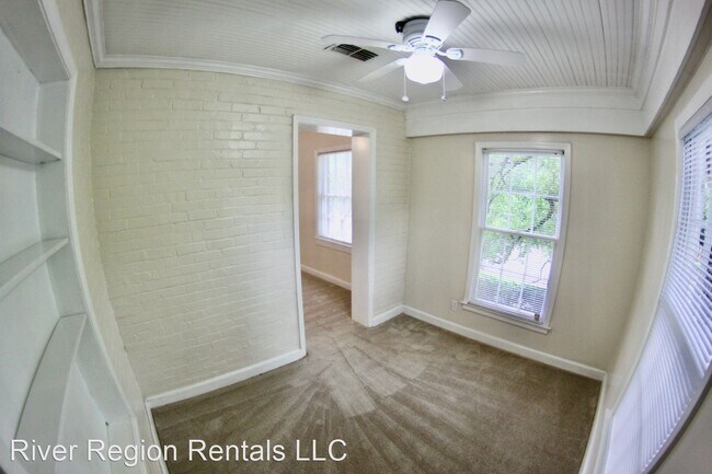 Building Photo - 1435 E Fairview Ave