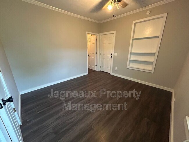 Foto del edificio - 1811 N Cutting Ave
