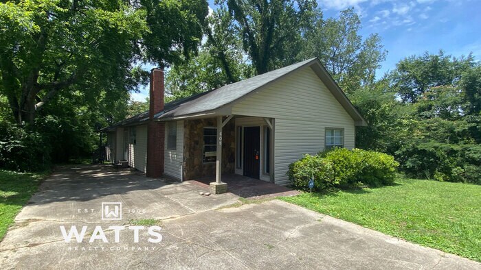 Building Photo - Simple 3 Bed, 2 Bath House in Forestdale