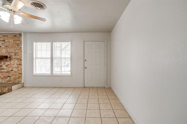 Building Photo - 109 NE Cindy Ln