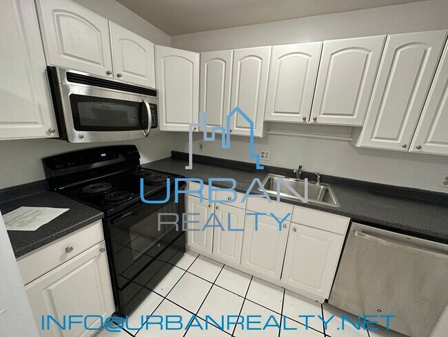 Building Photo - 1911 Beacon St