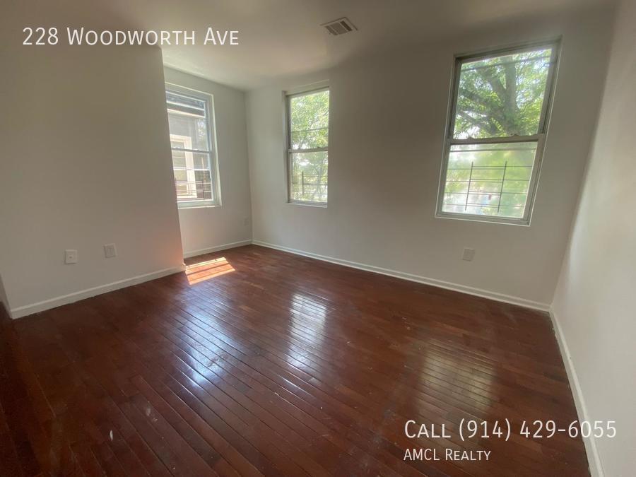 Foto principal - 228 Woodworth Ave