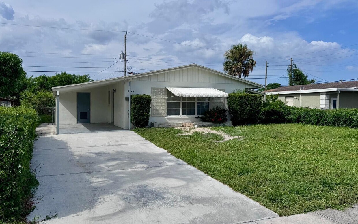 Foto principal - 1220 W 1st St