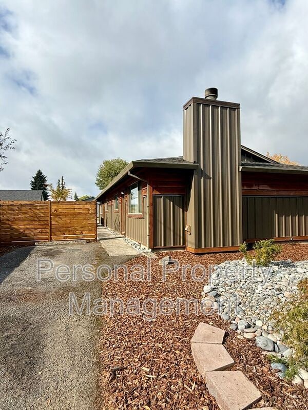 Building Photo - 3206 X St