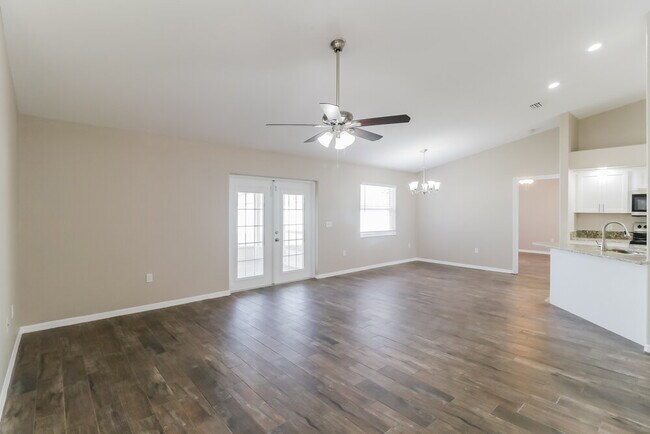 Foto del edificio - 7742 Ashford Dr