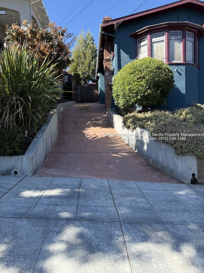 Building Photo - 2951 Madera Ave