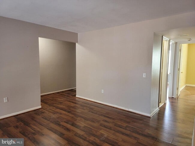 Building Photo - 9220 Niki Pl