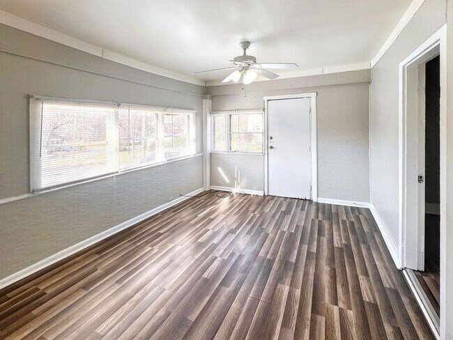 Foto del edificio - 3015 W 15th St