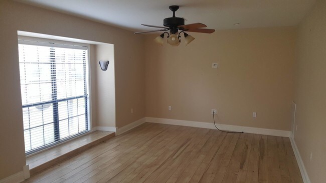 Building Photo - 1180 Alton St