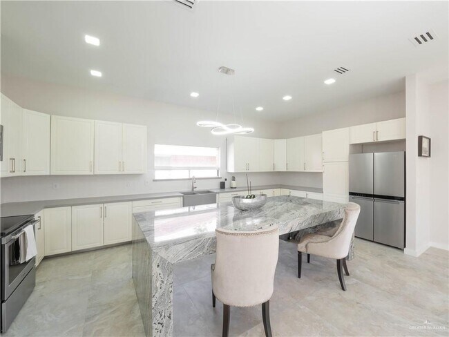 Foto del edificio - 2041 Lake View Dr