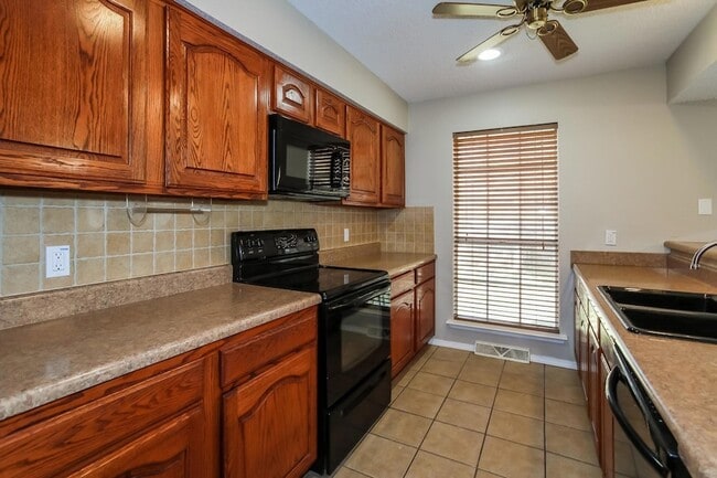 Building Photo - 5109 Oak Springs Drive