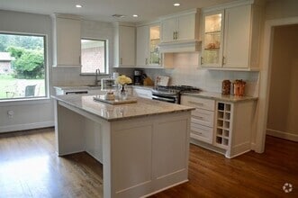 Building Photo - 1744 Pine Village Dr