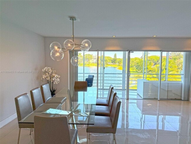 Foto del edificio - 879 NE 195th St