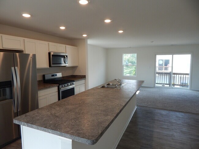 Building Photo - 2590 Bella Dr