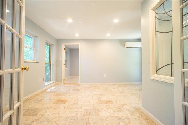 Foto del edificio - 405 S Mashburn Ave