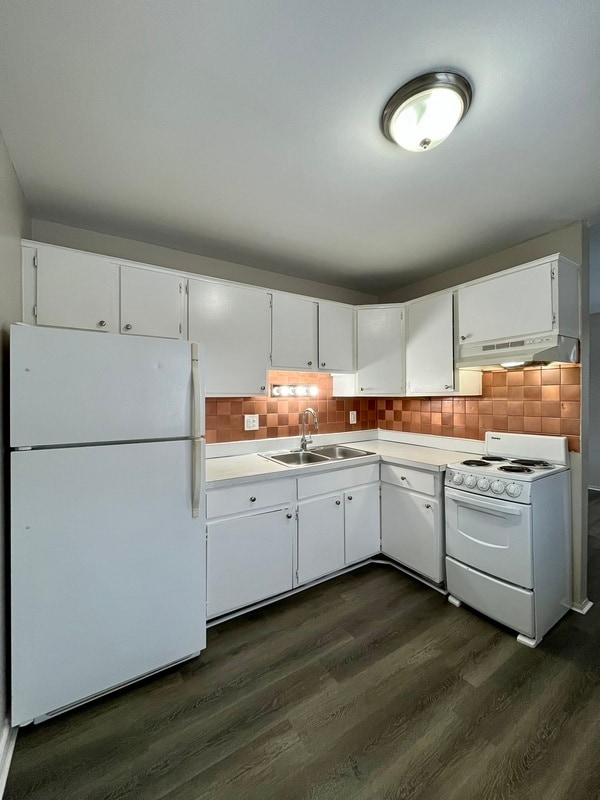 Building Photo - 1760 St Johns Blvd