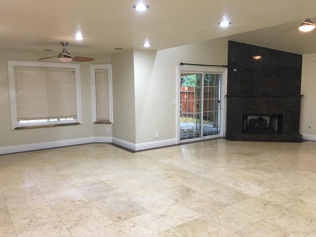 Foto del edificio - 7633 N Meridian Ave