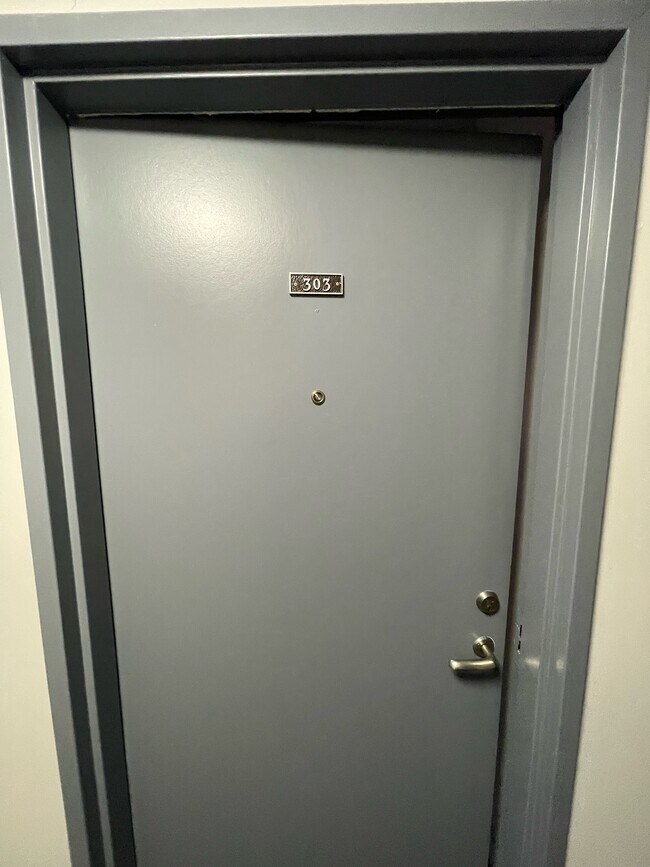 Building Photo - 13516-102 102 St NW