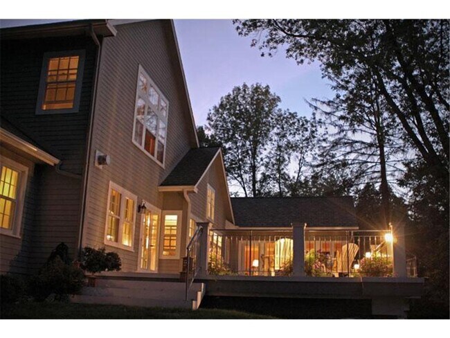 Building Photo - 5990 Lake Linden Ct