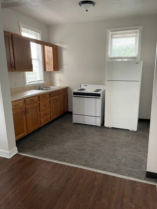 Unit #2 - 516 Center Ave