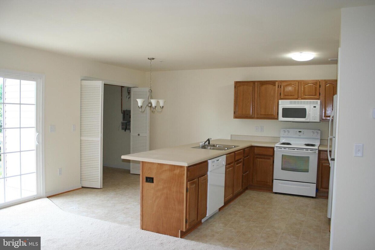 145 Harrell Rd Unit 203, Fredericksburg, VA 22405 Room for Rent in