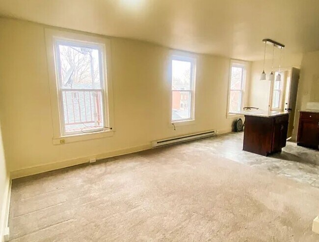 Foto del edificio - 443 W Chestnut St