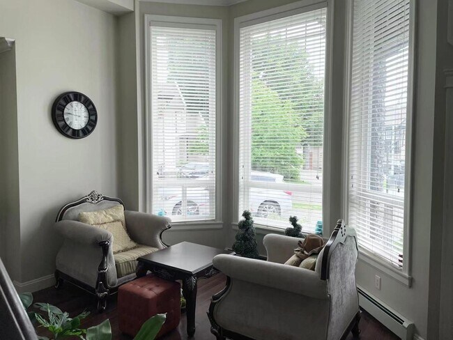 Photo du bâtiment - upper 1458* 59A AVENUE