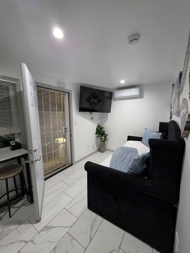 Living room - 124 E 135th St